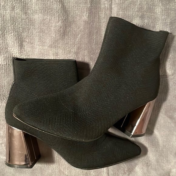 BCBG Shoes - BCBG shoe boots in excellent condition Sz 8.5 (like new)